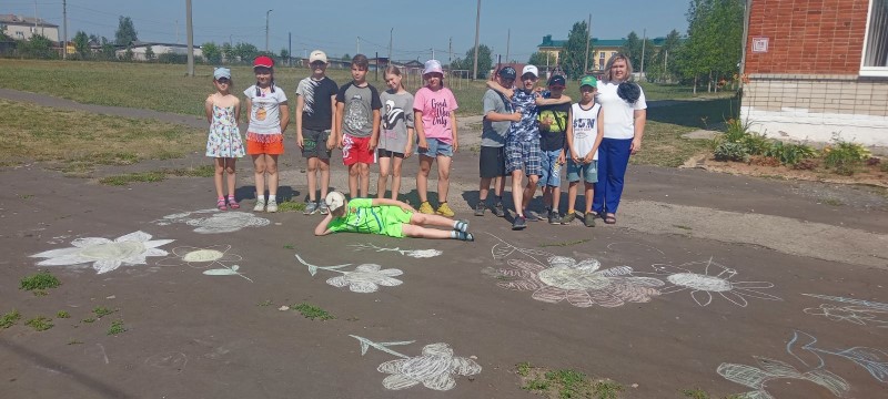 Конкурс рисунков на асфальте