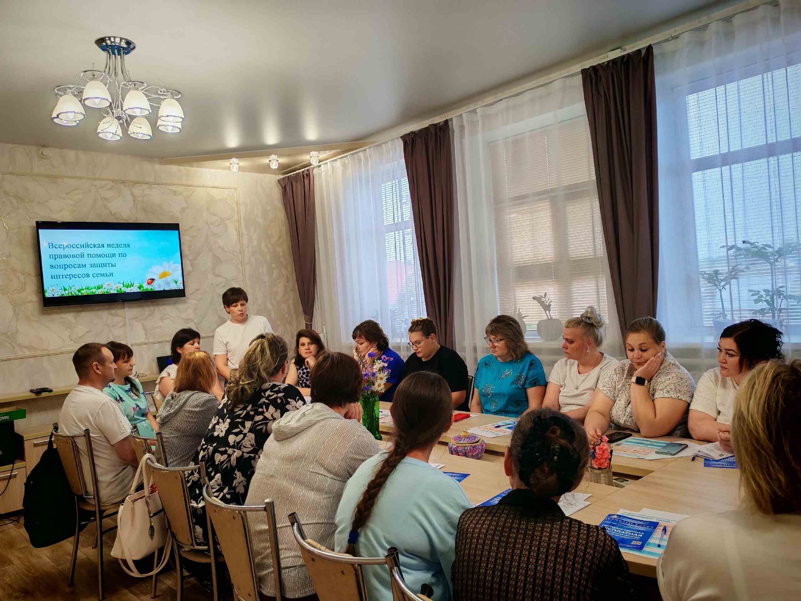 В учреждении прошел круглый стол, посвящённый актуальным вопросам социальной поддержки семей с детьми