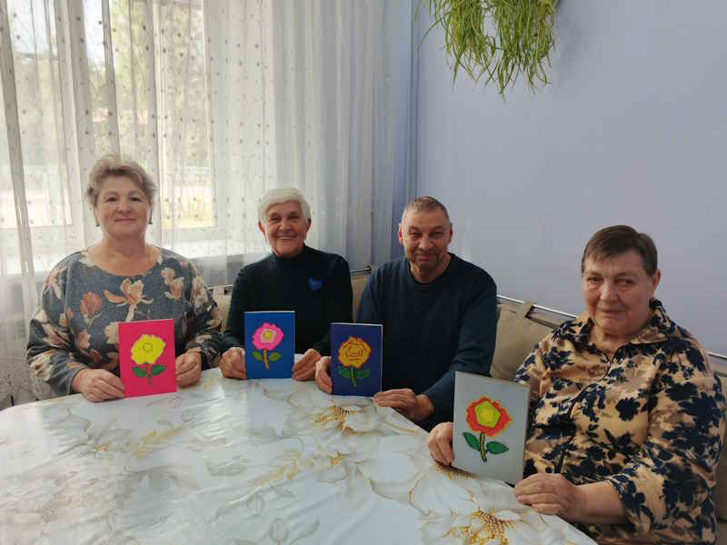 Открытка «Роза» в технике айрис-фолдинг