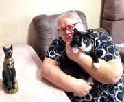 «Без кота и жизнь не та: пушистые друзья наших подопечных» - фотовыставка о дружбе человека и питомца